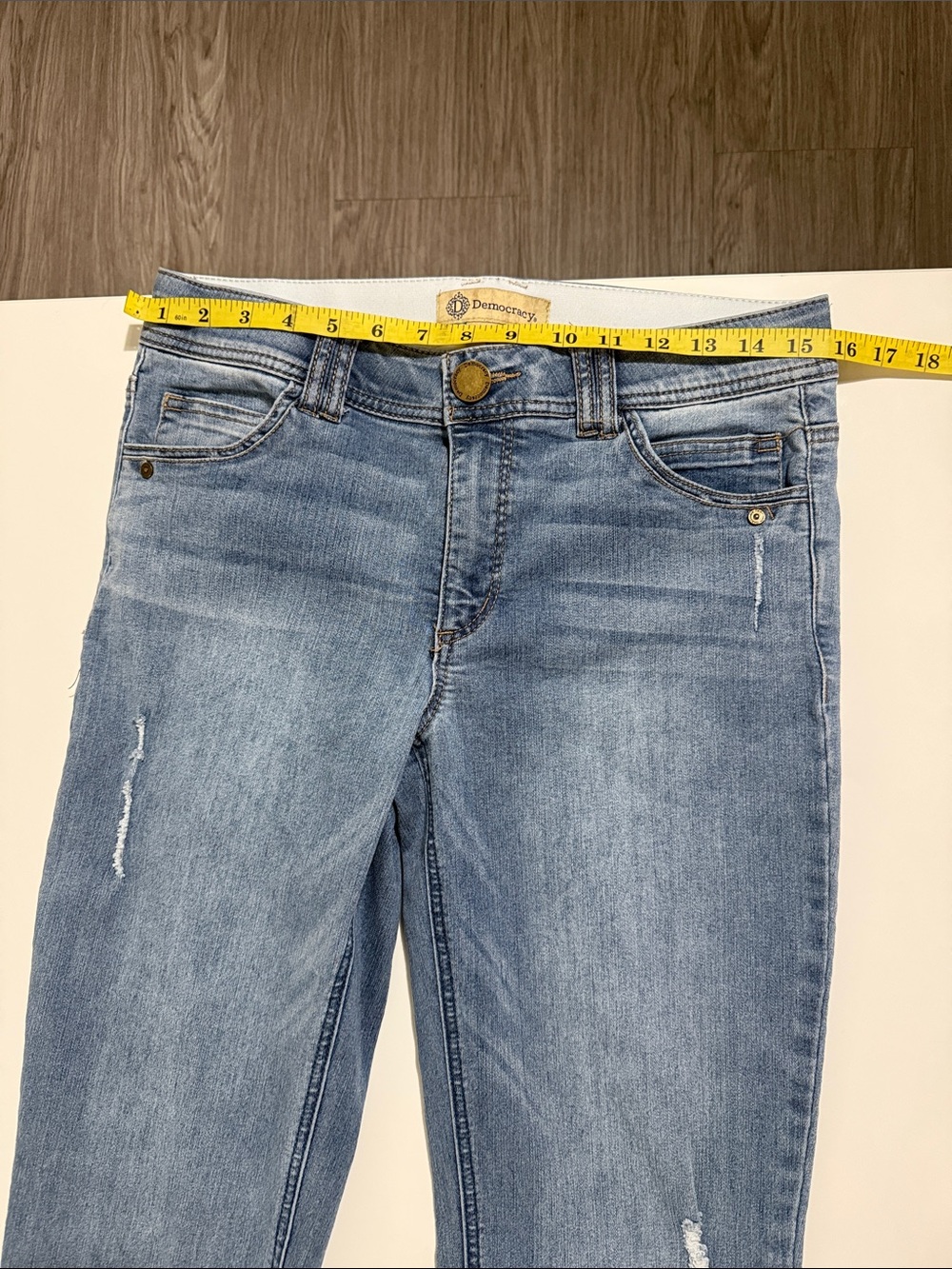 Democracy “Ab” Technology Light Wash Straight Leg Jeans Size 8 - Picture 7 of 12